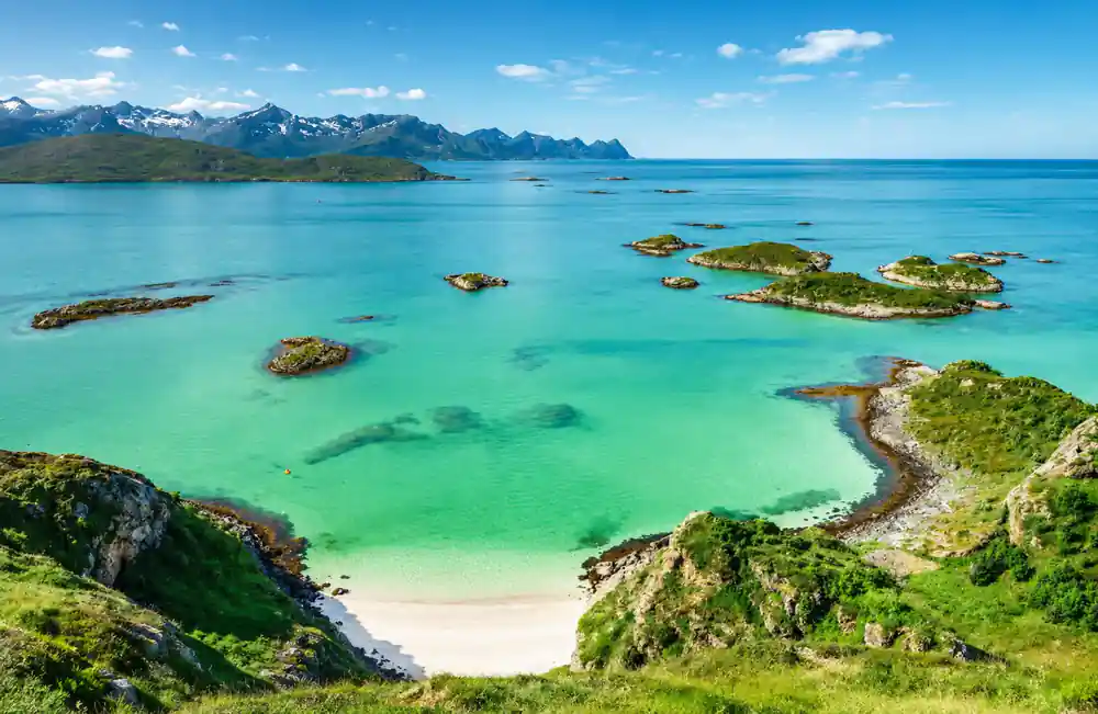 Brilliant turquoise water and white sand between green islets